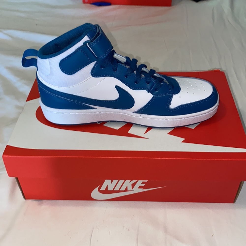 COPY - New in the box Nike Court Mid 6.5y